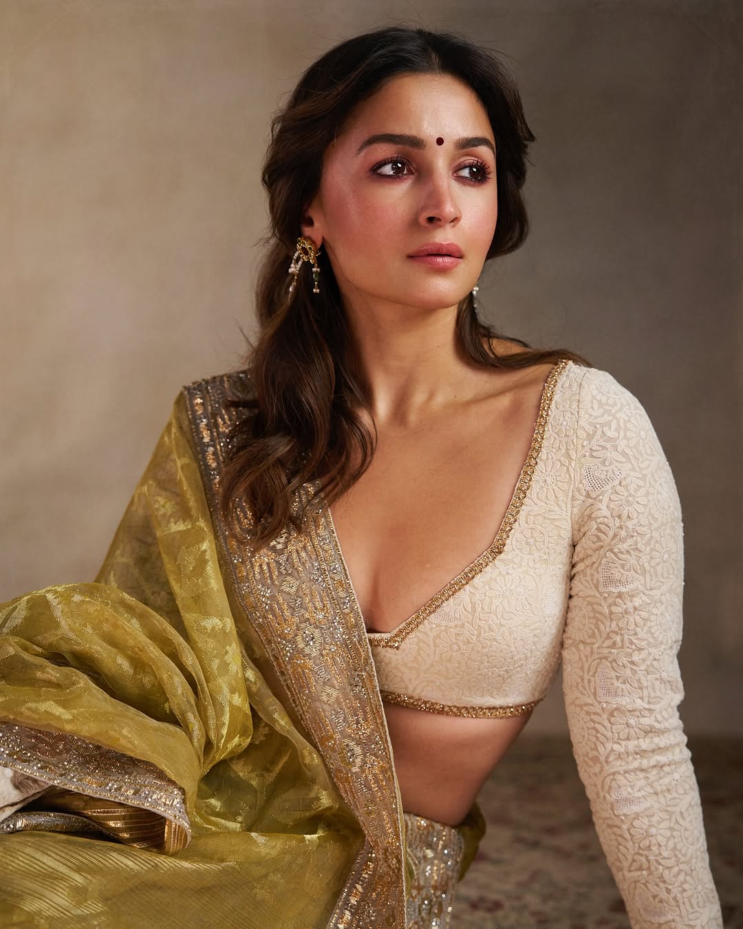 Alia Bhatts Traditional Fashion Aesthetic Alia Bhatts Traditional Fashion Aesthetic