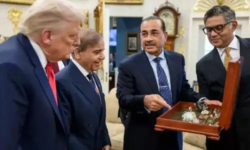 సేల్స్‌మెన్ అవతారం: ఆర్మీ చీఫ్‌ మునీర్ పై పాకిస్తాన్ లో సెటైర్లే సెటైర్లు