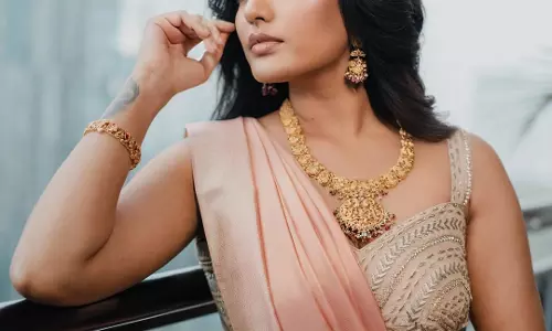 “Festive Glam with Eesha Rebba: New Beginnings and Positive Vibes”