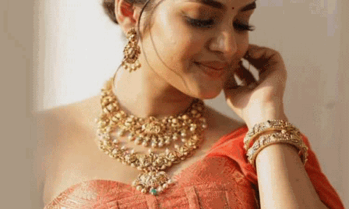 Ivana Looks Elegant in Her Latest Pictures