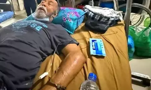 మాజీ కేంద్ర మంత్రికి ఆస్పత్రిలోనూ సంకెళ్లు.. ఏం జరిగింది?