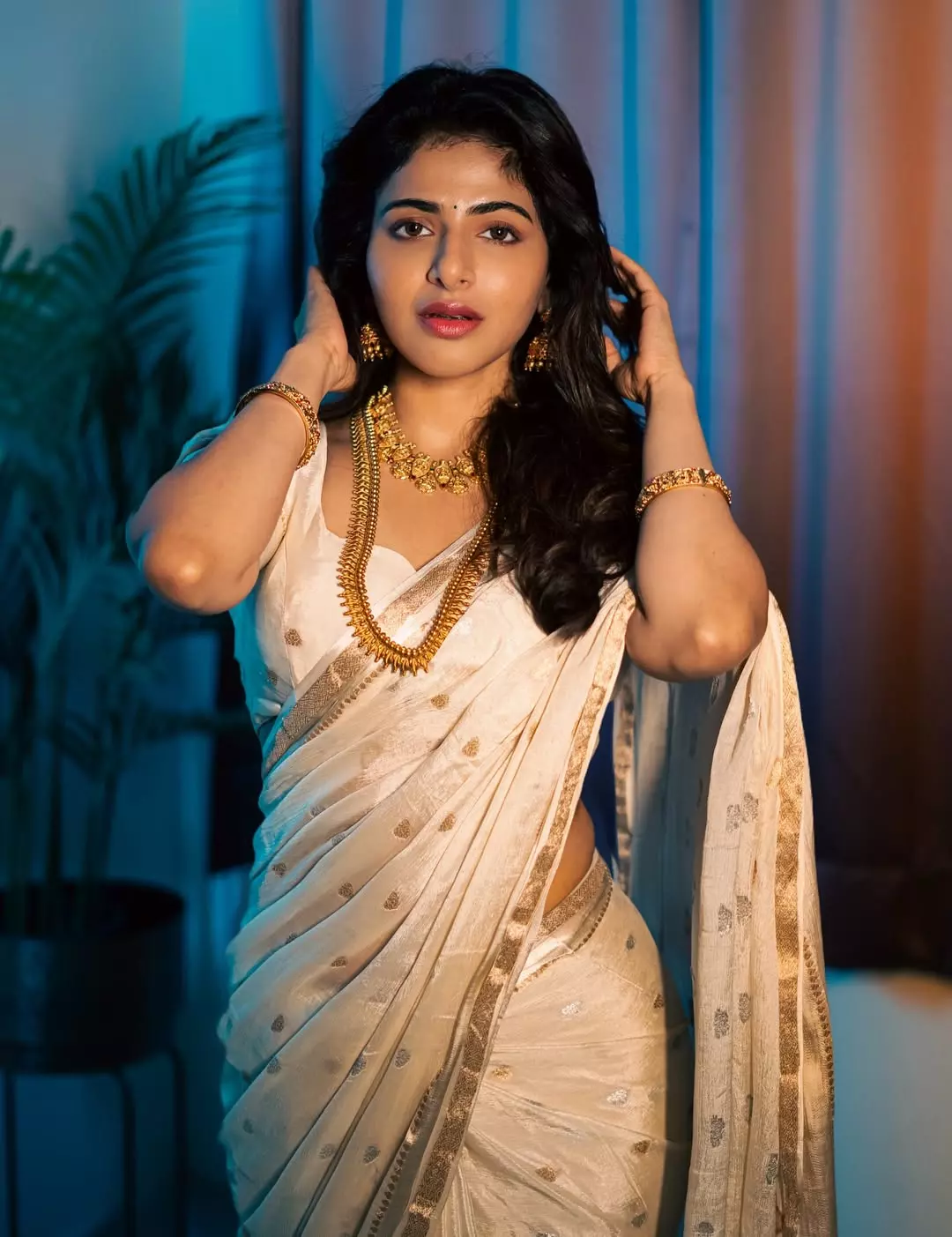 Iswarya Menon Glows in Festive Elegance This Dussehra Iswarya Menon Glows in Festive Elegance This Dussehra