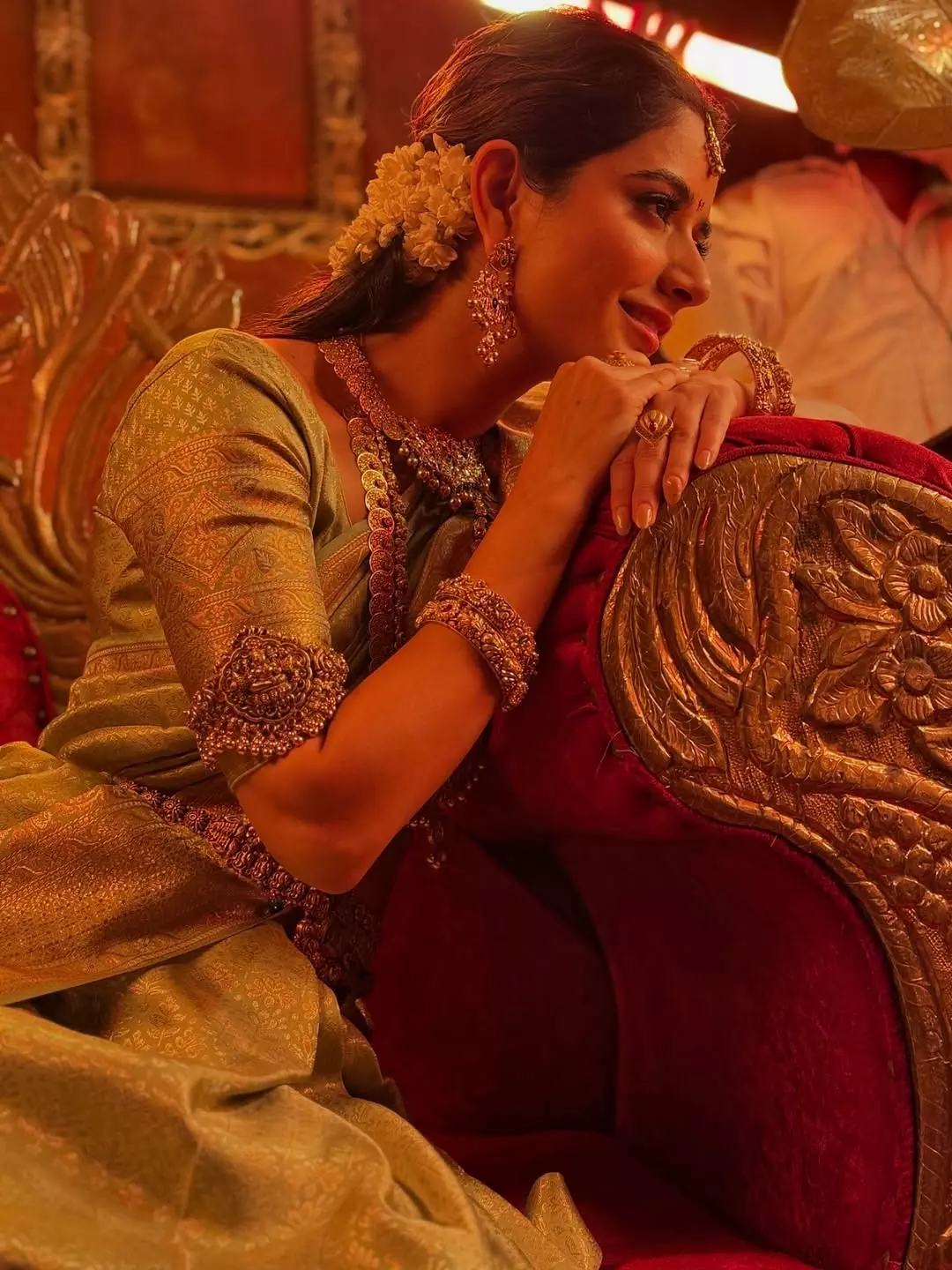 Ashika Rangnath Slays Silk Saree With Goddess Glow