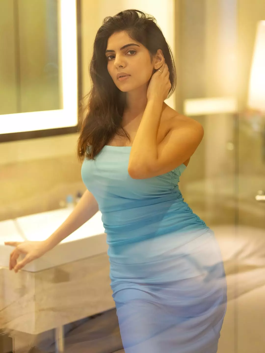 Misha Narang Radiates Elegance in Her Latest Pictures
