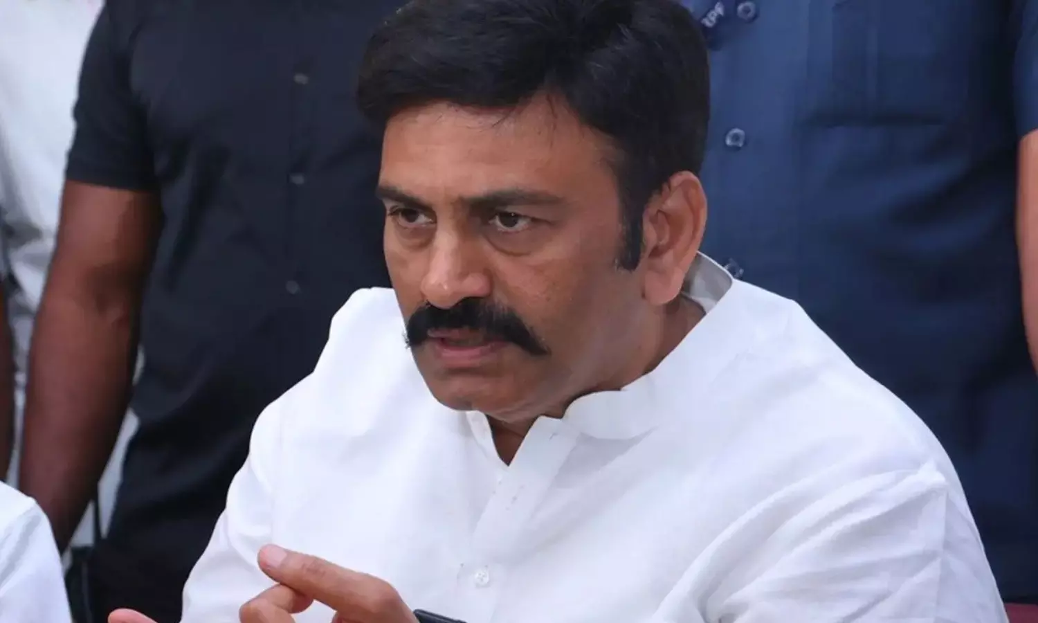 ట్రిపుల్ ఆర్ ఫెయిల్యూర్ పొలిటీషియన్...ఎందుకలా ?
