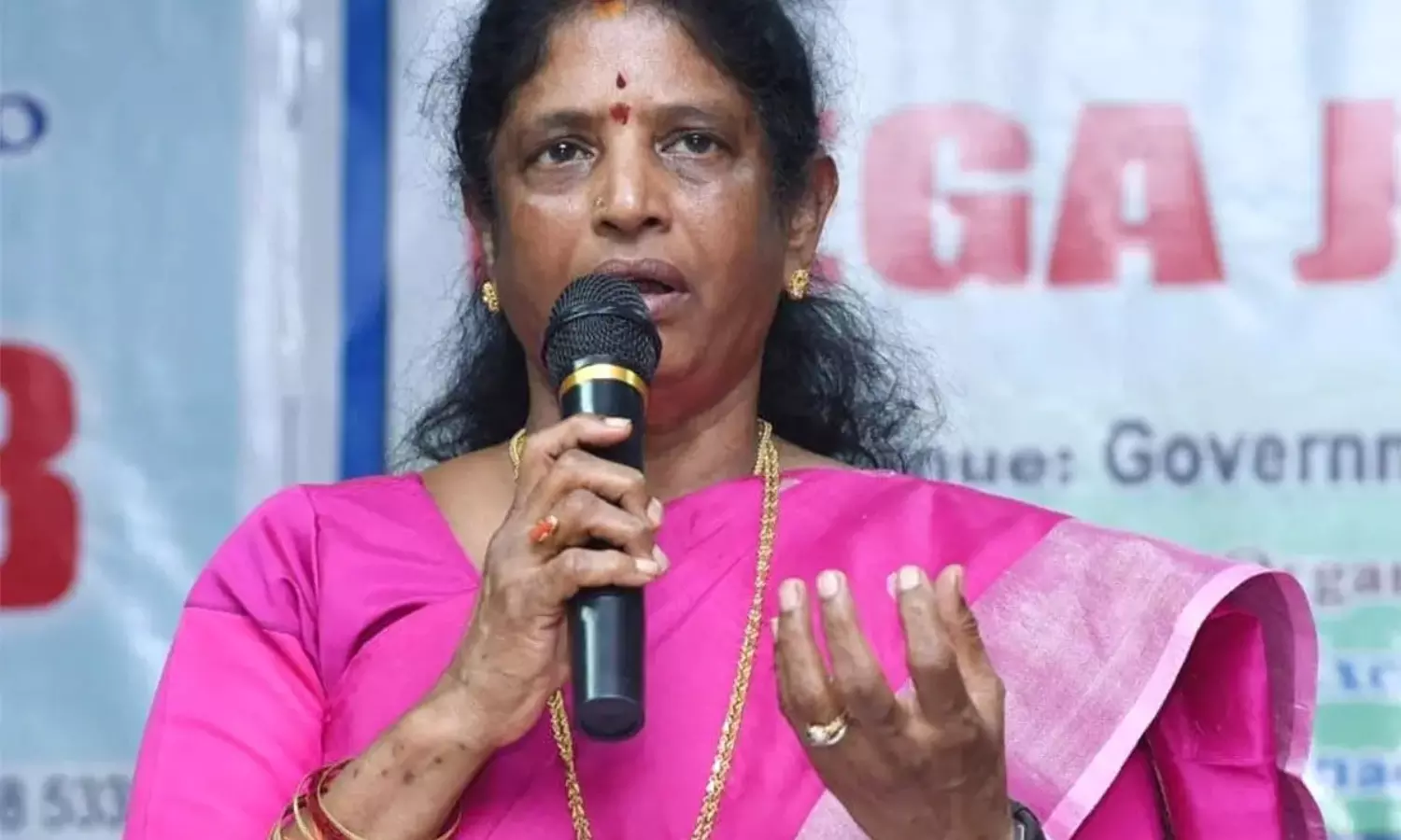 వంగా గీత.. రాజకీయ సన్యాసం ..! వంగా గీత.. రాజకీయ సన్యాసం ..!