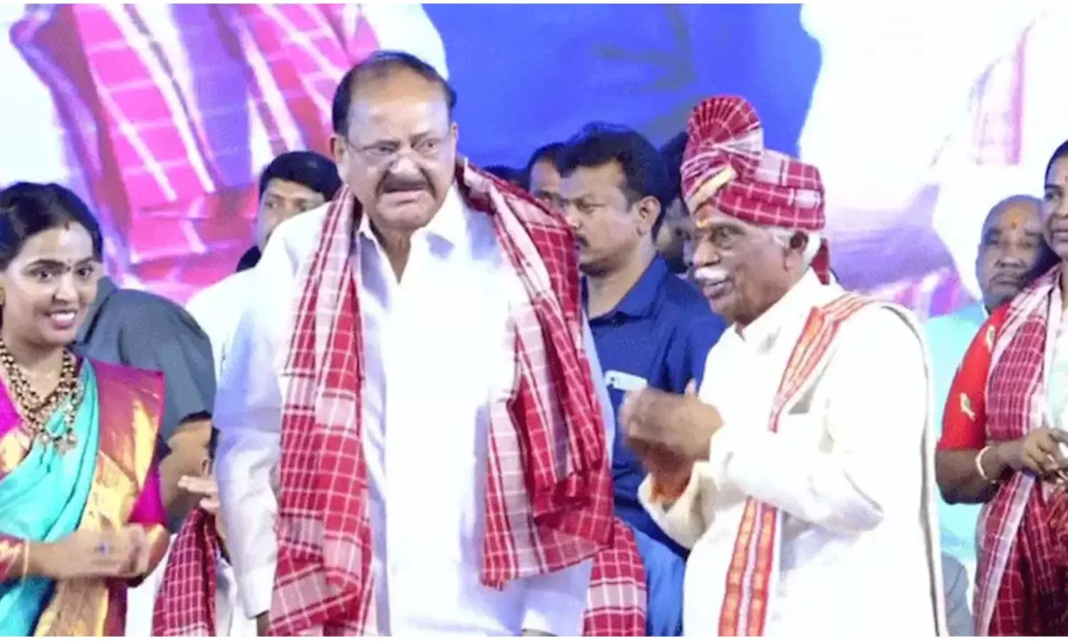 దత్తన్న 20 ఏళ్ల సంబరం: ఏంటీ అలయ్.. బలయ్! దత్తన్న 20 ఏళ్ల సంబరం: ఏంటీ అలయ్.. బలయ్!