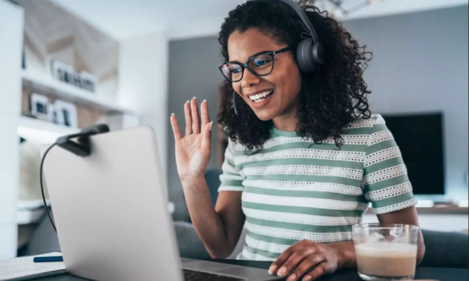 ఇదేం దారుణం.. 4 నిమిషాల జూమ్ కాల్తో ఉద్యోగులకు ఉద్వాసన ఇదేం దారుణం.. 4 నిమిషాల జూమ్ కాల్తో ఉద్యోగులకు ఉద్వాసన