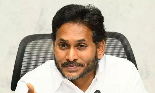 రెడ్ బుక్ వ‌ర్సెస్ డిజిట‌ల్ బుక్‌: జ‌గ‌న్‌కు త‌ల‌నొప్పులు ..!