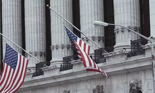 భారతీయ విద్యార్థుల రాకల్లో భారీ కోత.. అమెరికా విద్యారంగం కుప్పకూలుతోందా?