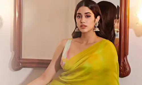 బెడిసి కొట్టిన జాన్వీ స్ట్రాటజీ.. జాగ్రత్త పడకపోతే? బెడిసి కొట్టిన జాన్వీ స్ట్రాటజీ.. జాగ్రత్త పడకపోతే?