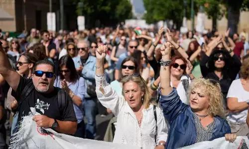 8గంటలు కాదు 13గంటలు.. పనిదినాల పెంపుపై కార్మికుల సమ్మె!