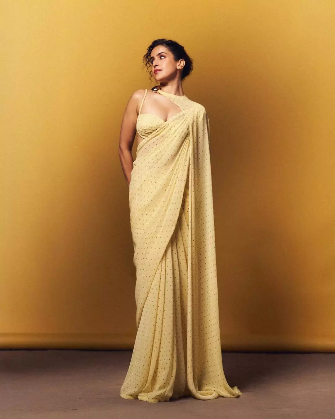 Sanya Malhotra Radiates Sunshine in Traditional Elegance Sanya Malhotra Radiates Sunshine in Traditional Elegance