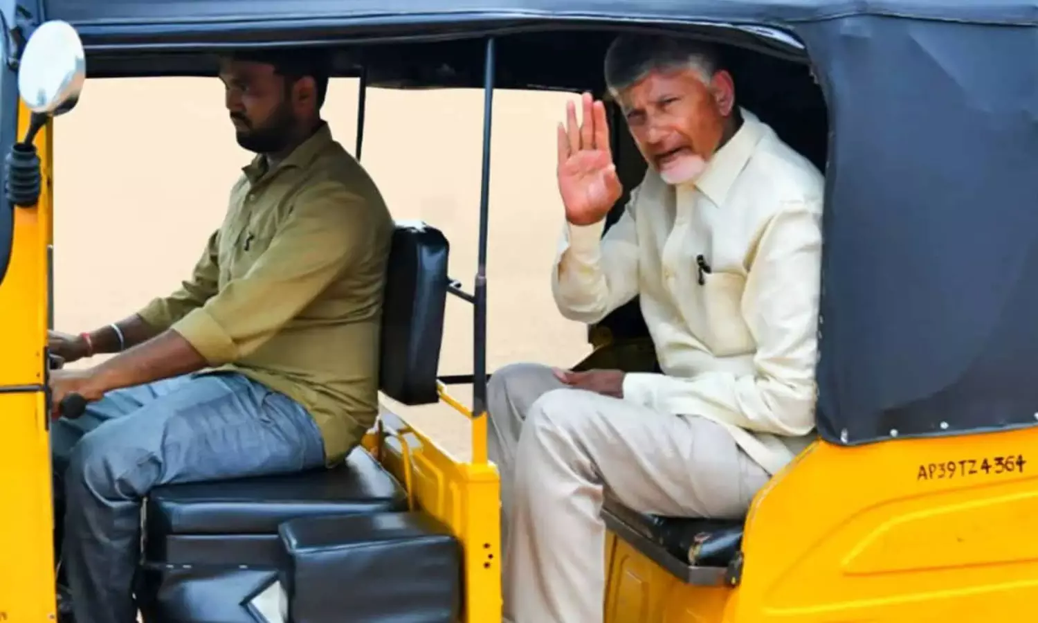 ఆటోలో ‘ఆటో డ్రైవర్ల సేవ’కు.. పథకాల ప్రారంభంలో స్టైల్ మార్చిన చంద్రబాబు