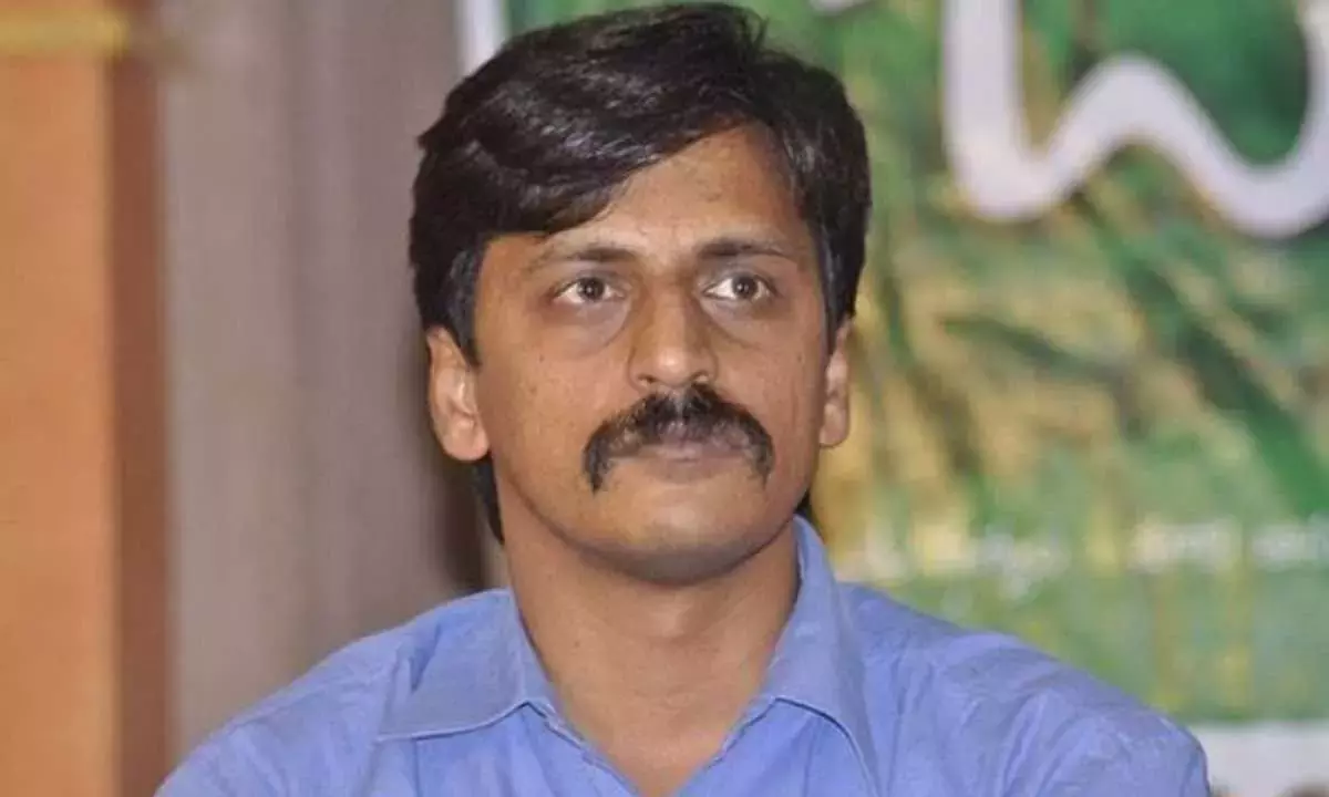 మ‌ళ్లీ ఐదేళ్ల‌కు ఆ డైరెక్ట‌ర్ వెలుగులోకి!