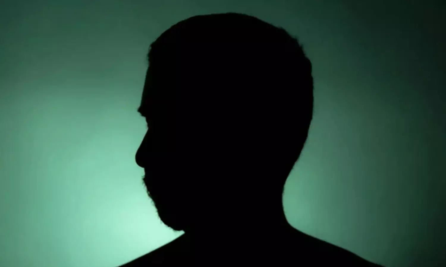 అమ్మాయిని మోసం చేసిన బడా నిర్మాత.. ఎవరతను..? అమ్మాయిని మోసం చేసిన బడా నిర్మాత.. ఎవరతను..?