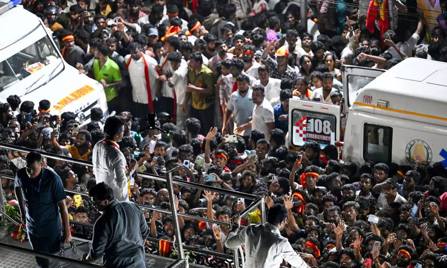 కరూర్ తొక్కిసలాట... విజయ్ పార్టీపై హైకోర్టు ఘాటు వ్యాఖ్యలు!