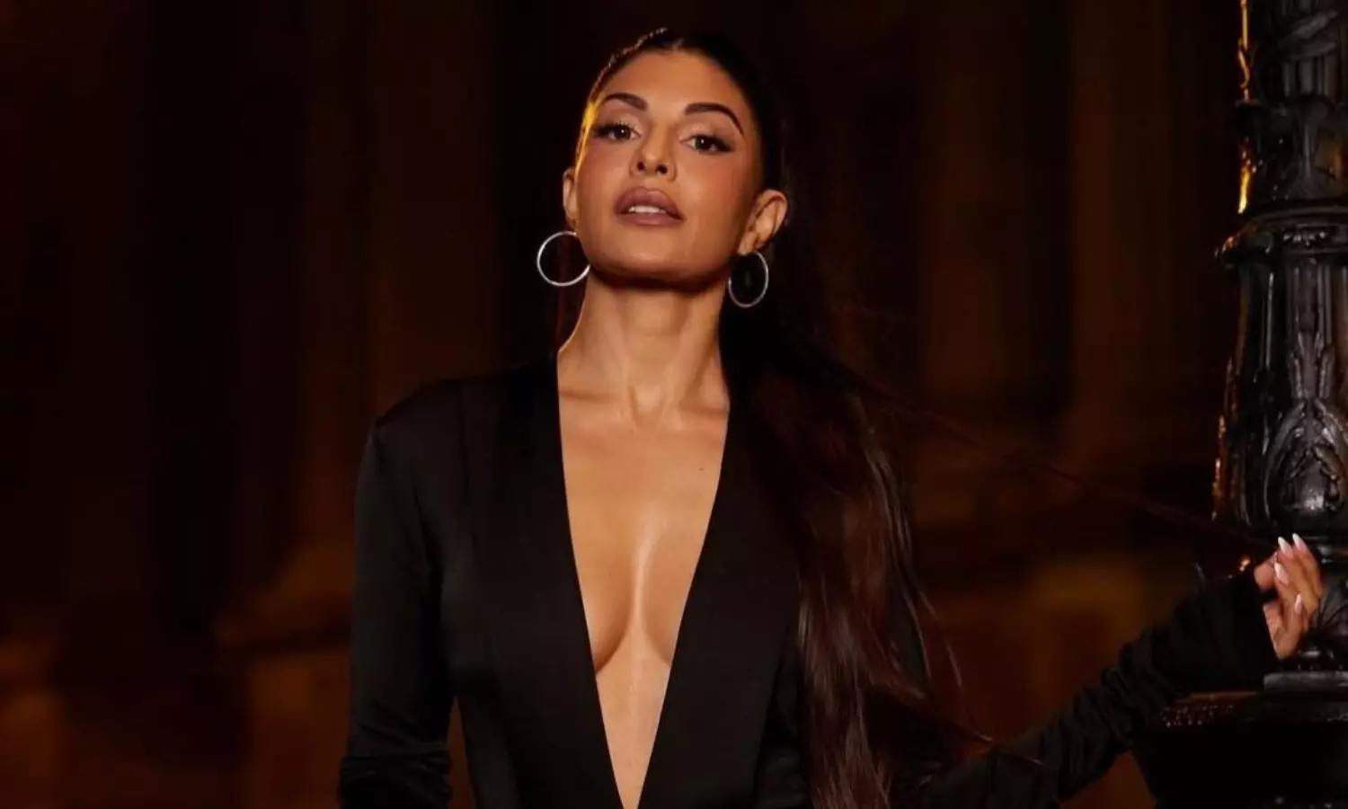 పారిస్ ఫ్యాషన్ వీక్ లో సందడి చేసిన జాక్వెలిన్.. అందాలతో రెచ్చగొడుతూ! పారిస్ ఫ్యాషన్ వీక్ లో సందడి చేసిన జాక్వెలిన్.. అందాలతో రెచ్చగొడుతూ!