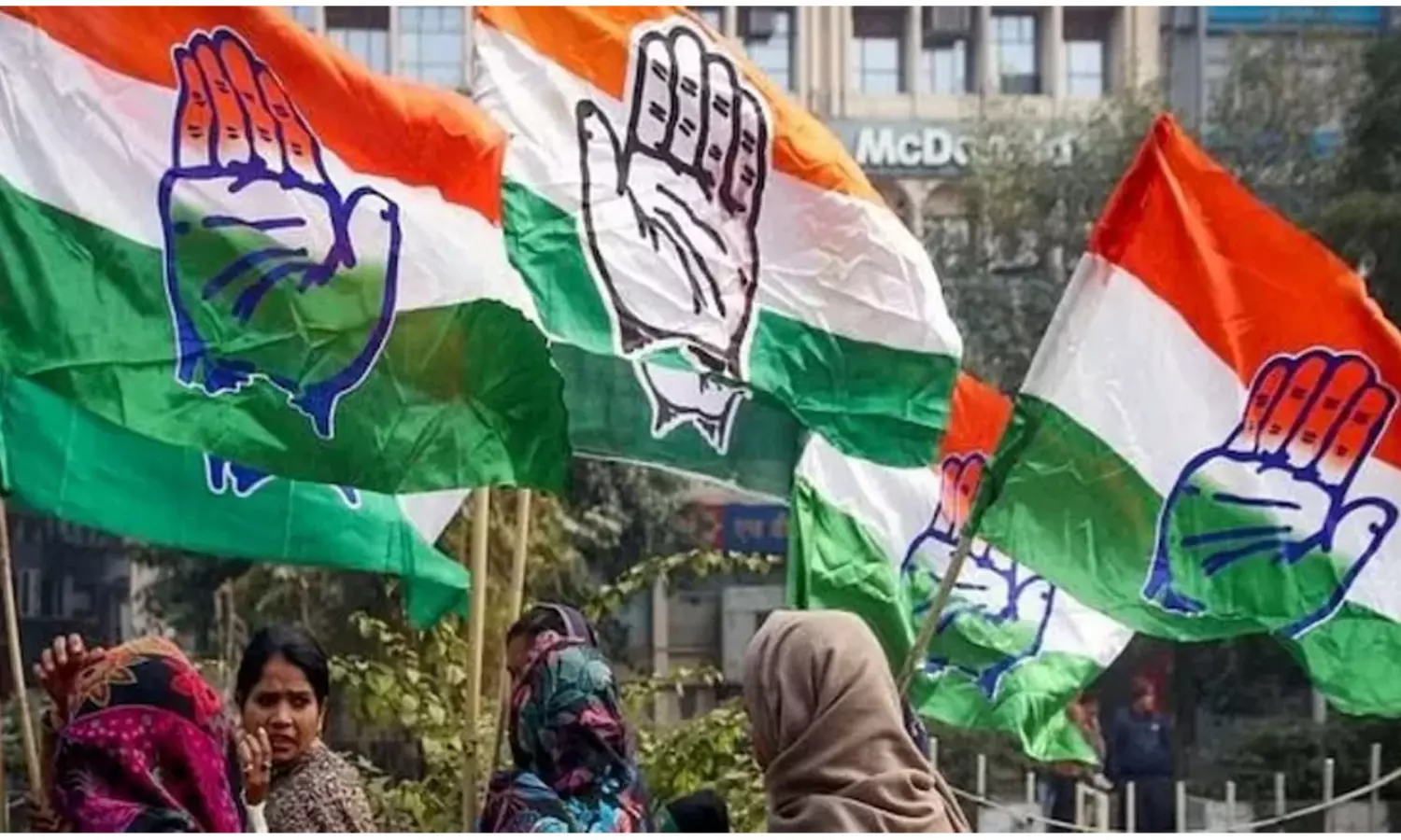 అది కాంగ్రెస్ జెండానా?: ఫిరాయింపుల వింత స‌మాధానం