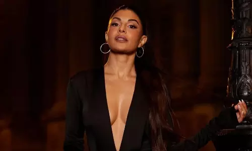 పారిస్ ఫ్యాషన్ వీక్ లో సందడి చేసిన జాక్వెలిన్.. అందాలతో రెచ్చగొడుతూ! పారిస్ ఫ్యాషన్ వీక్ లో సందడి చేసిన జాక్వెలిన్.. అందాలతో రెచ్చగొడుతూ!