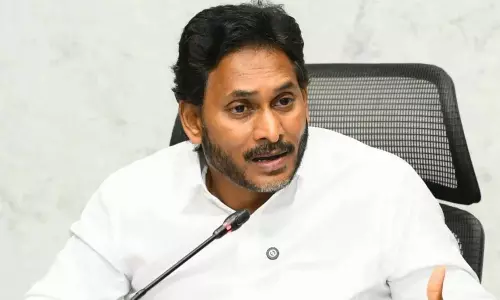 జగన్ ను బుక్ చేస్తున్న సోషల్ మీడియా.. సరైన వ్యూహం లోపిస్తోందా?