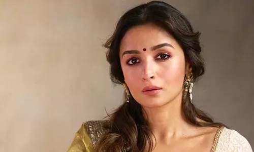 ఆట పేరుతో బుక్కయిపోయిన ఆలియా ఆట పేరుతో బుక్కయిపోయిన ఆలియా