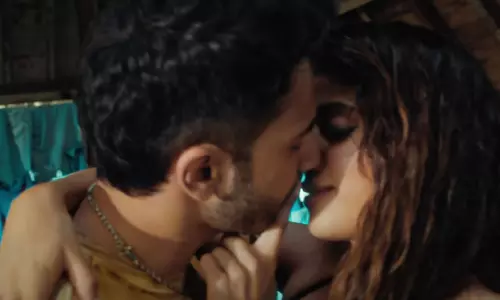 నారీ నారీ వాష్ రూమ్‌ వార్ హైలైట్