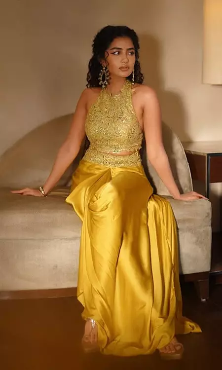 Golden Glow Anupama Parameswaran’s Radiant Elegance