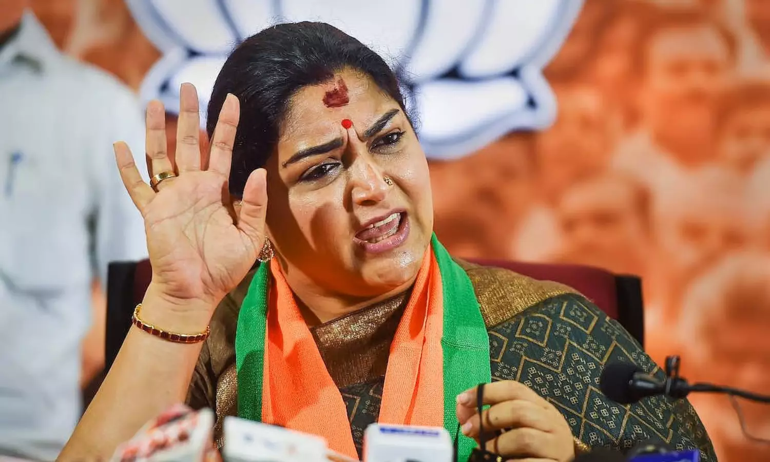 రసవత్తరం... కరూర్ తొక్కిసలాటపై కుష్బూ సంచలన వ్యాఖ్యలు!