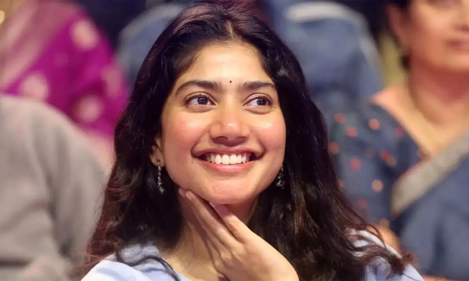 సాయి పల్లవి.. జస్ట్ ఒక అడుగు దూరంలో..