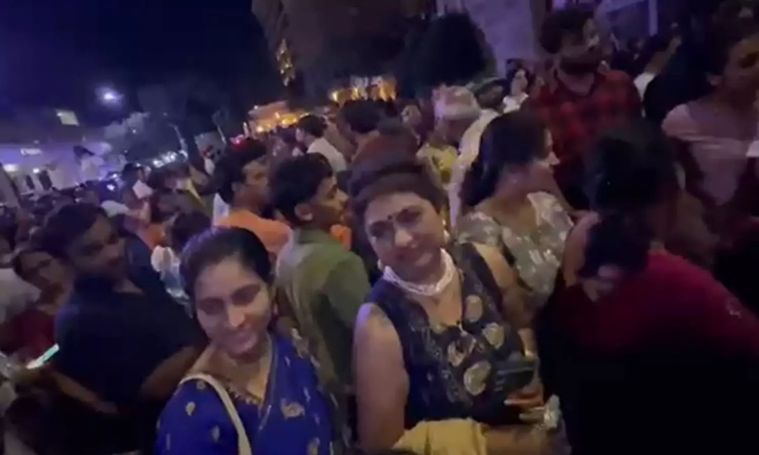 డల్లాస్లో బతుకమ్మ వేడుకల్లో అస్తవ్యస్థం.. గందరగోళం.. ఏం జరిగిందంటే? డల్లాస్లో బతుకమ్మ వేడుకల్లో అస్తవ్యస్థం.. గందరగోళం.. ఏం జరిగిందంటే?