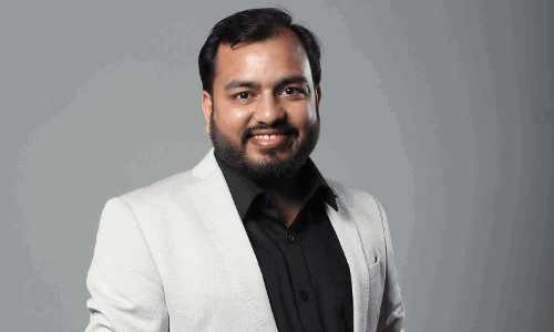 ఆన్‌లైన్‌లో ఫిజిక్స్ పాఠాలు చెప్పి తోపు షారూఖ్‌నే వెన‌క్కి నెట్టాడు!