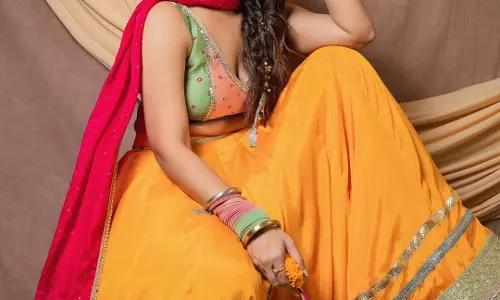 Anasuya Bharadwaj Dazzles in Colorful Desi Avatar Anasuya Bharadwaj Dazzles in Colorful Desi Avatar