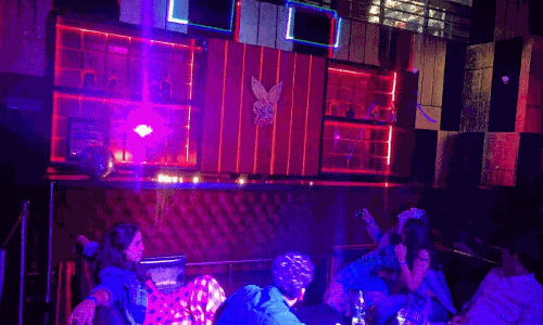 ఇన్ స్టాలో జట్టు కట్టి.. ట్రాప్ హౌస్ 9ఎంఎం పార్టీకి 50 మంది మైనర్లు