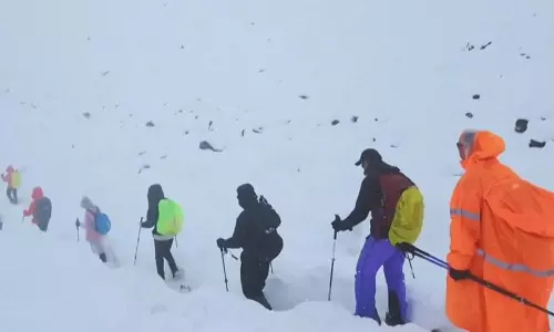 ఎవరెస్ట్ భీతావాహం.. భారీ మంచు తుఫానులో చిక్కుకున్న 1000 మంది..