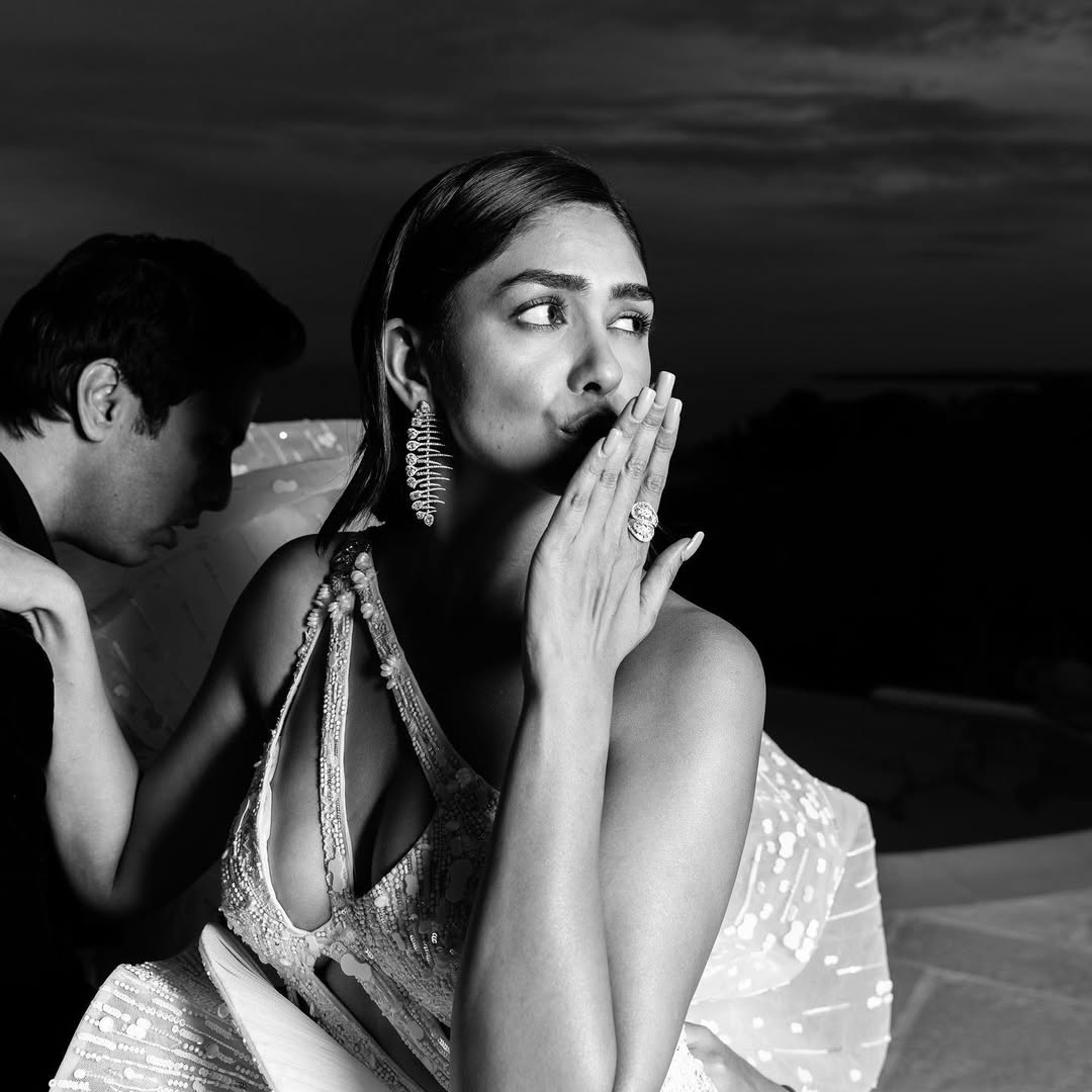 Mrunal Thakur doesnt wear fashion, she leads it Mrunal Thakur doesnt wear fashion, she leads it