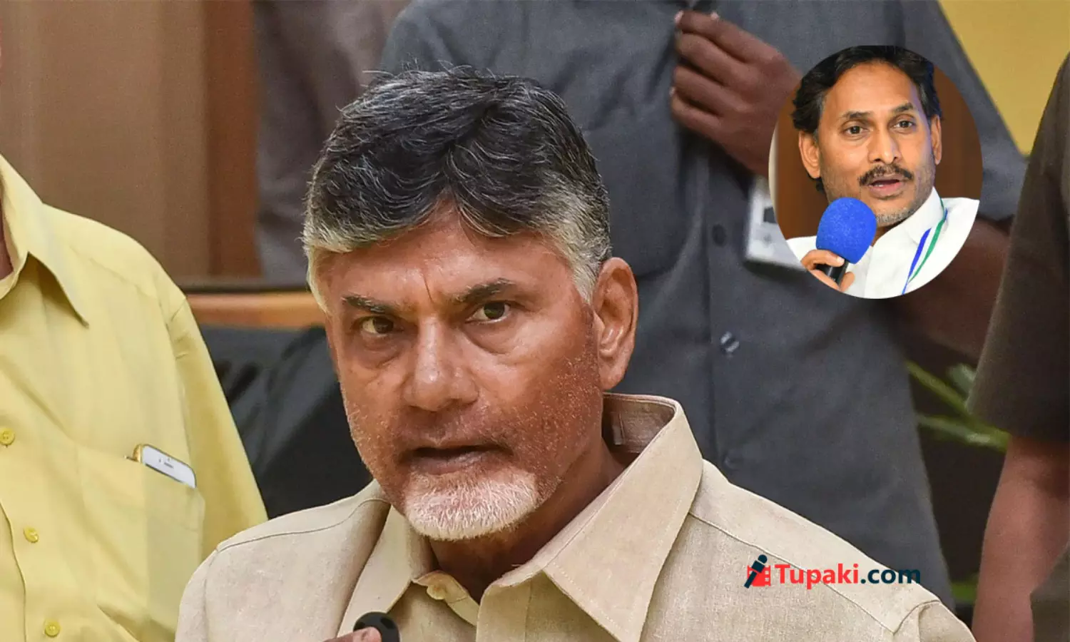 బటన్ నొక్కి చేయి వాచింది ...బాబుని చూసి జగన్ ! బటన్ నొక్కి చేయి వాచింది ...బాబుని చూసి జగన్ !