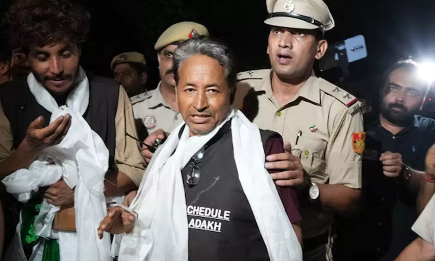 ల‌ద్దాఖ్ మంచుకొండ‌ల్లో అగ్గి పిడుగు.. ఎవ‌రీ సోన‌మ్ వాంగ్ చుక్ ?