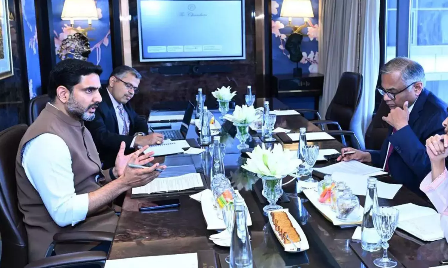 ఆర్థిక రాజధానిలో లోకేశ్.. ఆరుగురు బిగ్ షాట్స్ తో కీలక సమావేశాలు ఆర్థిక రాజధానిలో లోకేశ్.. ఆరుగురు బిగ్ షాట్స్ తో కీలక సమావేశాలు