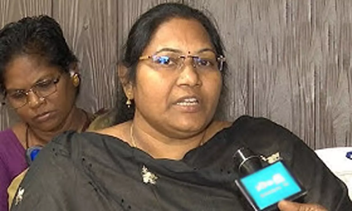 మా ఉసురు తగులుతుంది! ఓజీ డైలాగ్‌తో పవన్ కళ్యాణ్ పై సుగాలి ప్రీతి  తల్లి ఘాటు వ్యాఖ్యలు