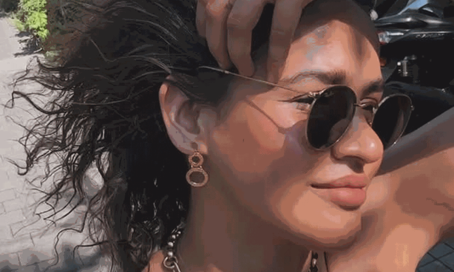 సెల్ఫీ ఫోజులతో ఆకట్టుకుంటున్న ఆయీషా శర్మ! సెల్ఫీ ఫోజులతో ఆకట్టుకుంటున్న ఆయీషా శర్మ!