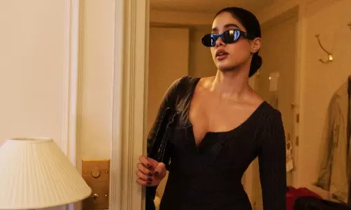 జాన్వీ ఇస్ట‌యిల్ ఎక్క‌డి నుంచి కాపీనో తెలుసా?