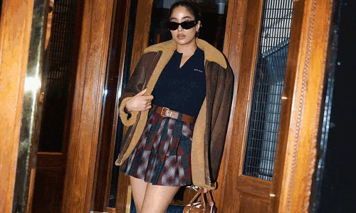 జాన్వీ కపూర్ లేటెస్ట్ లుక్ చూశారా.. అందాలతోనే మాయ చేస్తోందిగా!