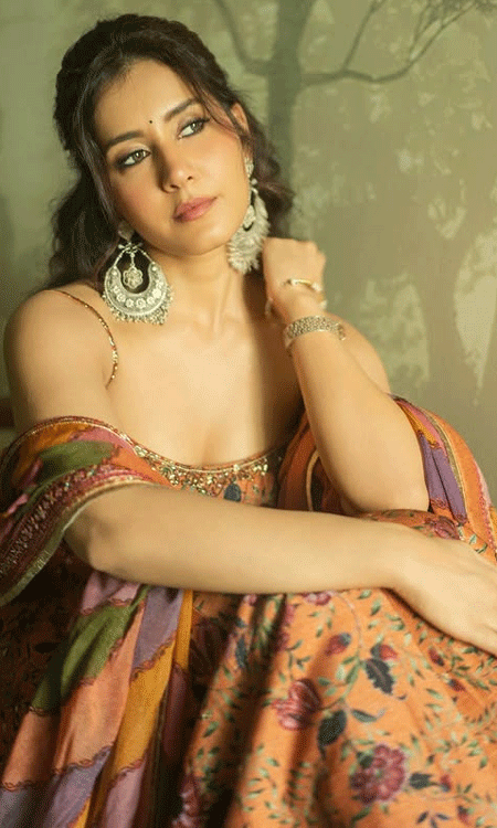 Raashii Khanna’s Look Is A Perfect Blend Of Beauty And Classy