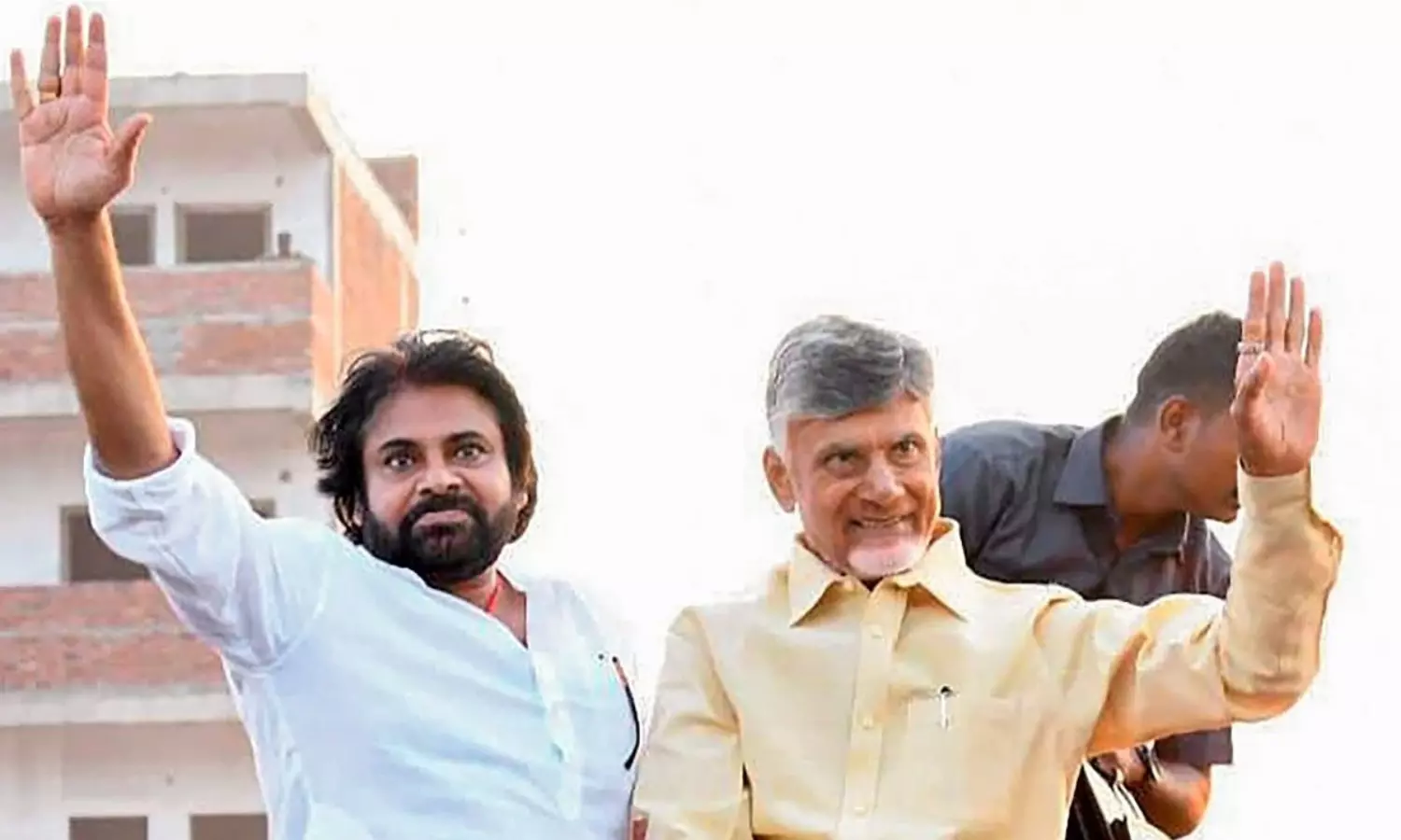 బాబు - పవన్ సఖ్యత ఓకే... కేడర్ కలవట్లేదా...? బాబు - పవన్ సఖ్యత ఓకే... కేడర్ కలవట్లేదా...?