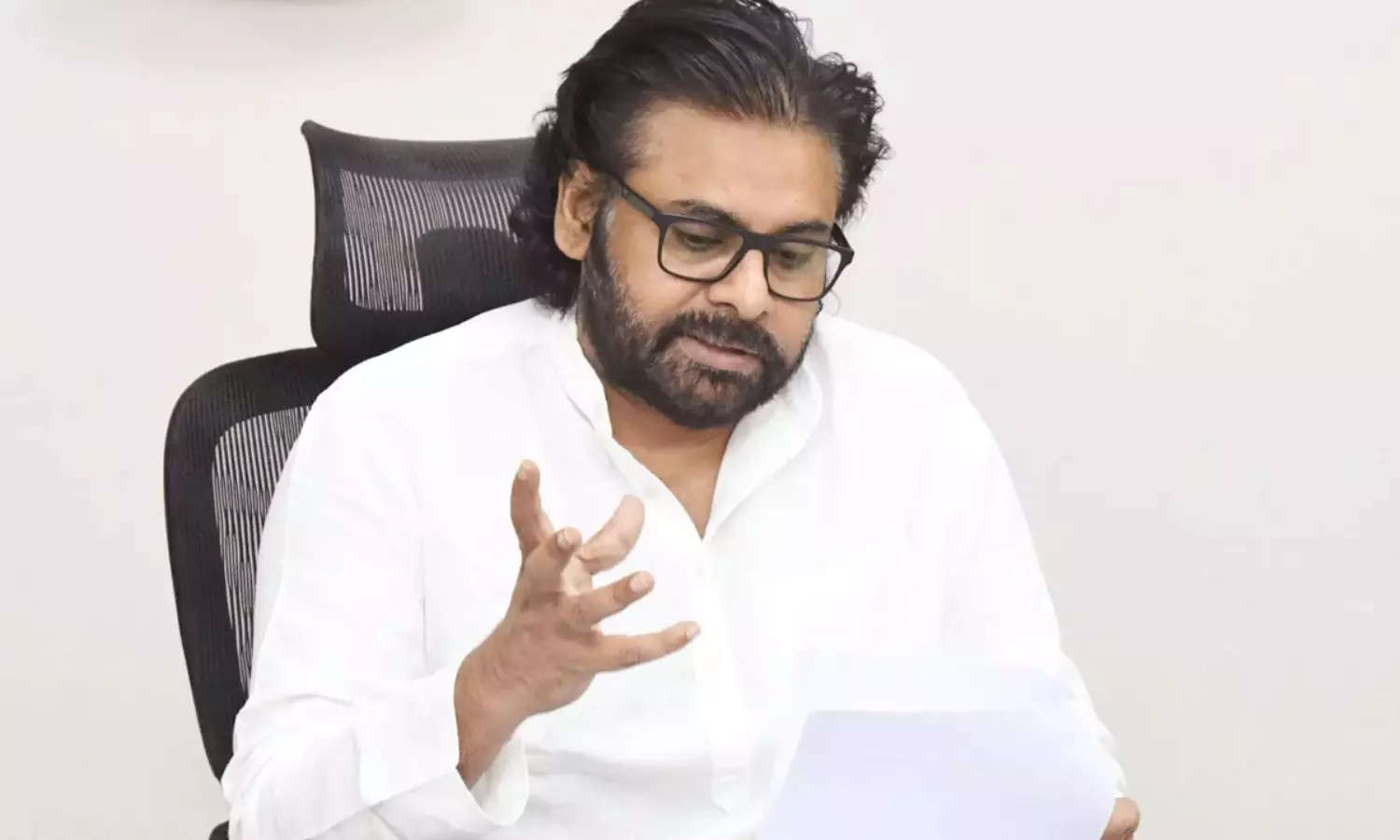 ప‌వ‌న్ జిల్లాల ప‌ర్య‌ట‌న‌కు బ్రేక్‌.. రీజనేంటి ..!