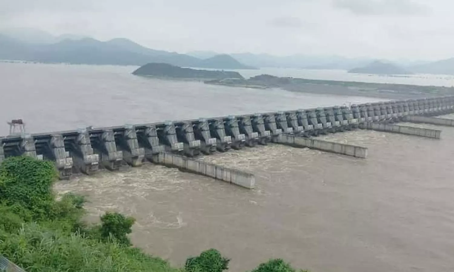 పోల‌వ‌రంలో.... పైస‌ల‌ గోల‌.. !