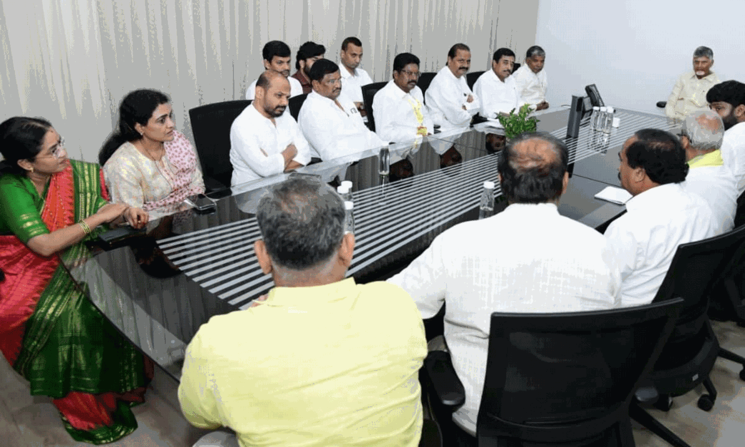 జూబ్లీహిల్స్ టీడీపీ ఓటర్లు ఎవరికి జైకొడతారు?