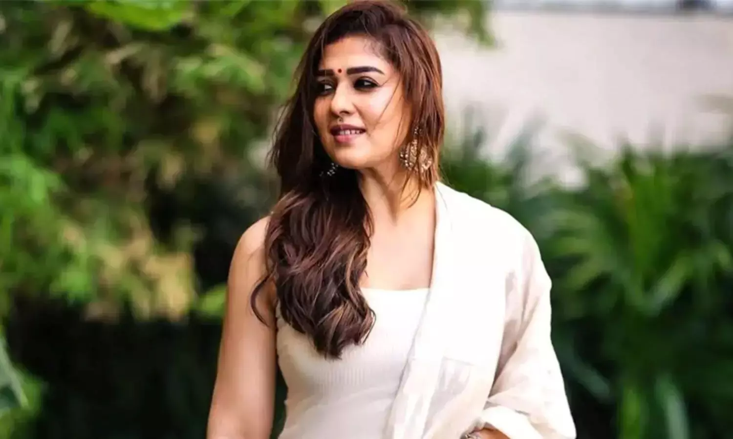 మొన్న త్రిష.. నేడు నయనతార.. హీరోయిన్స్ ఇళ్లకు బాంబు బెదిరింపులు! మొన్న త్రిష.. నేడు నయనతార.. హీరోయిన్స్ ఇళ్లకు బాంబు బెదిరింపులు!