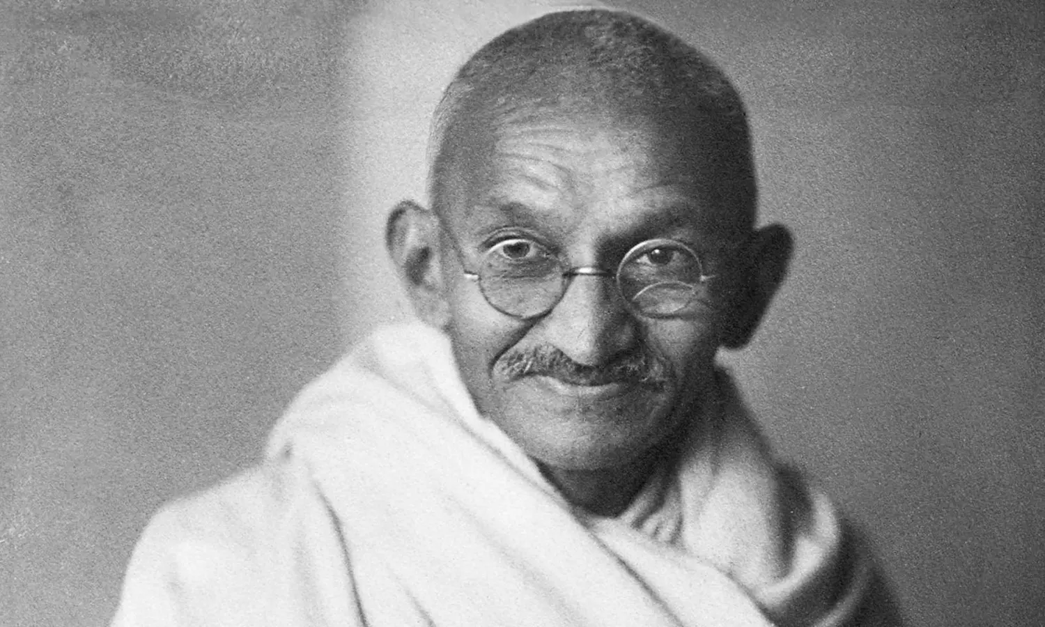 గాంధీని విమర్శించడం ఫ్యాషన్ అయిపోయిందా ? గాంధీని విమర్శించడం ఫ్యాషన్ అయిపోయిందా ?